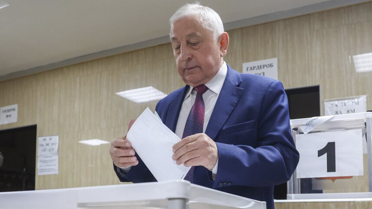 Николай Харитонов проголосовал на избирательном участке в Москве