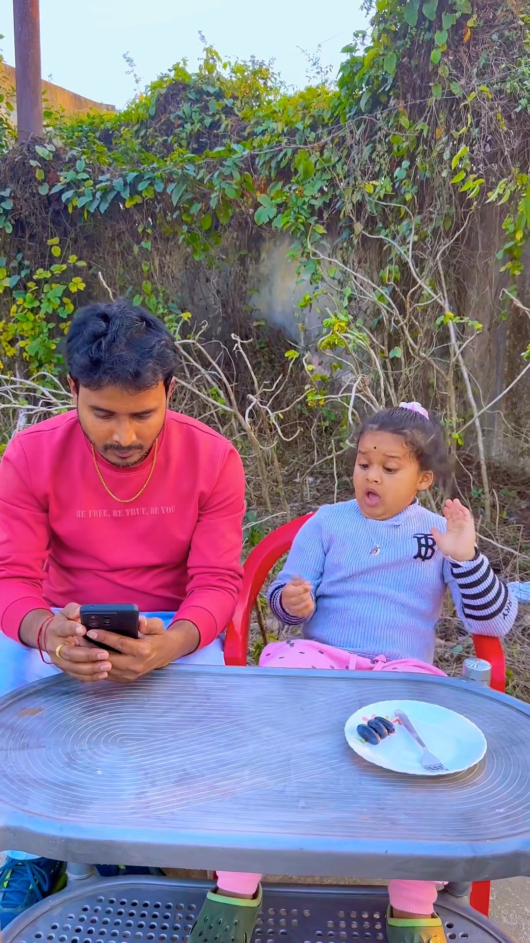 Misti Ne Khila Diya Papa Ko Spoon ???mistihappylifestyle #shorts #viral #funny #trending