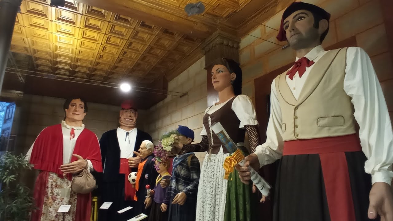 Gegants de Sarrià a la Casa de la Vila de Sarrià - Sant Gervasi, Barcelona