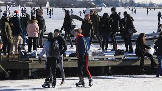 Feestende jongeren op levensgevaarlijk ijs in Loosdrecht