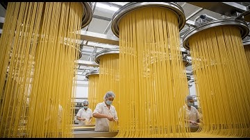 How It’s Made: Pasta, Pizza Hut Pizzas & Hot Dogs | Inside Food Factories