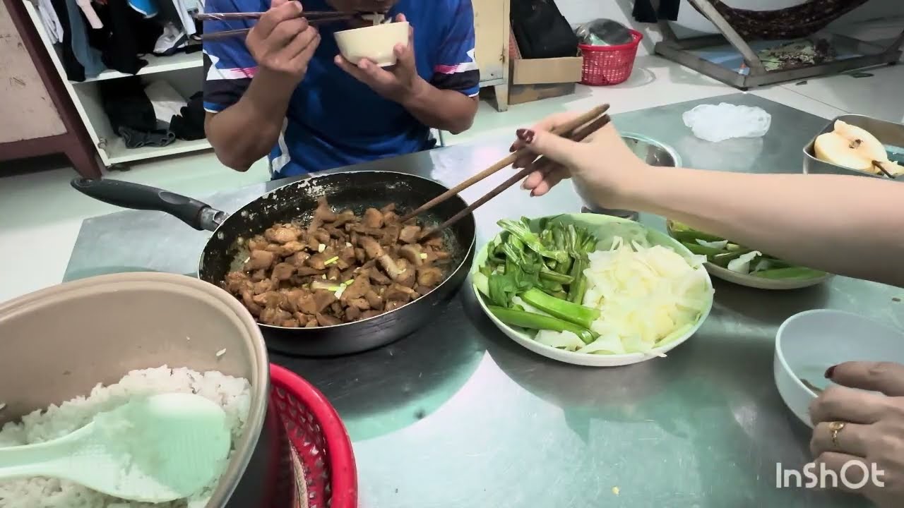 Cách làm món  thịt kho với rau luộc đơn giản mà ngon 