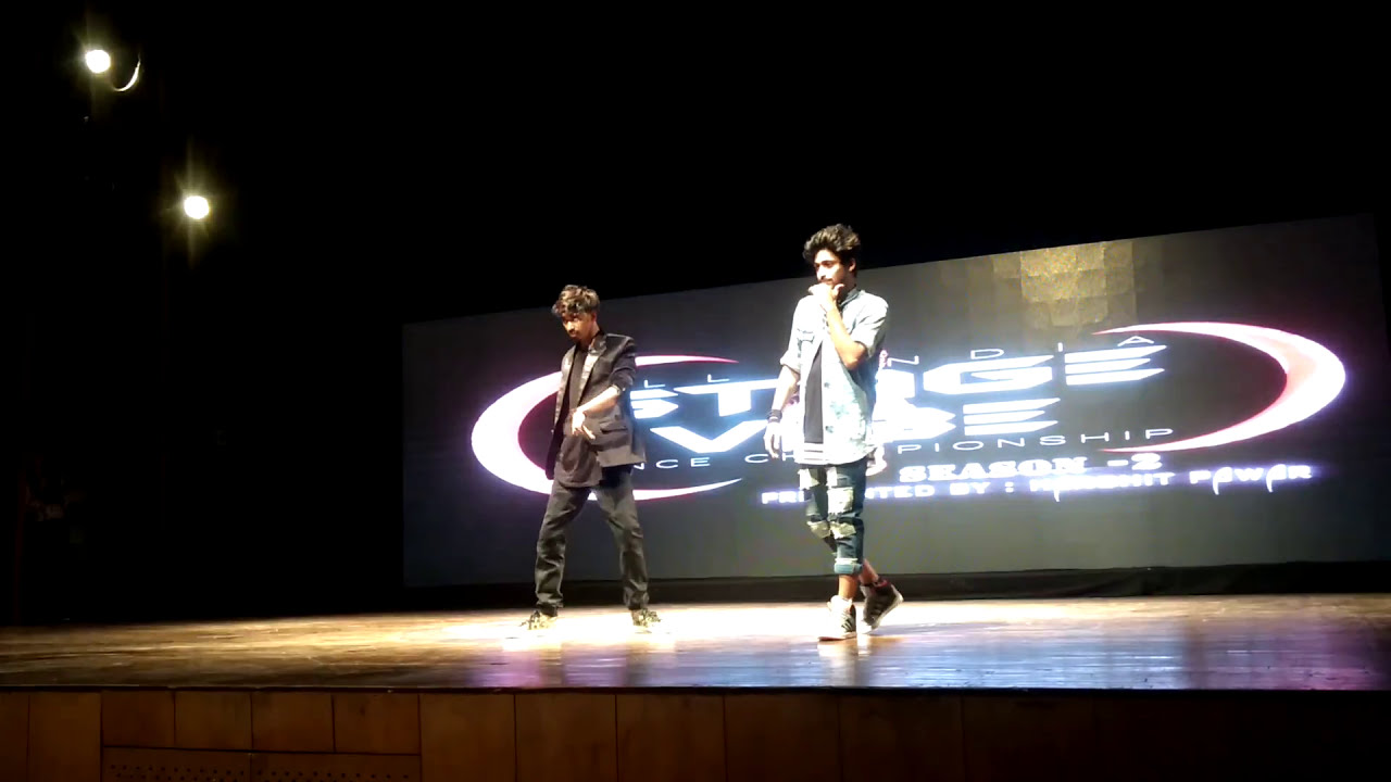 HARSHIT PAWAR ft HAROON RAO FREESTYLE DANCING | Stage Vibe - YouTube