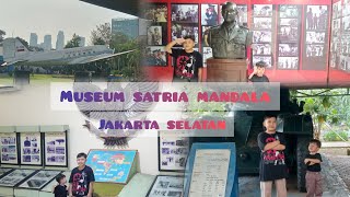 MELIHAT BERBAGAI JENIS PESAWAT DI MUSEUM SATRIA MANDALA