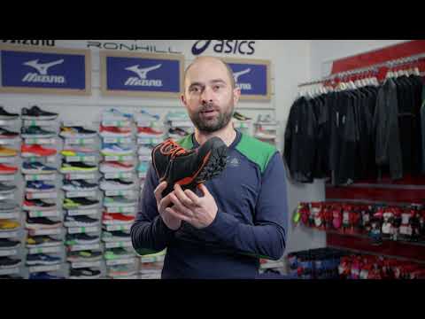 Video: Cei Mai Buni Pantofi De Drumeție Pentru Bărbați, De La Alergători Ușori Până La Trekkeri Solizi