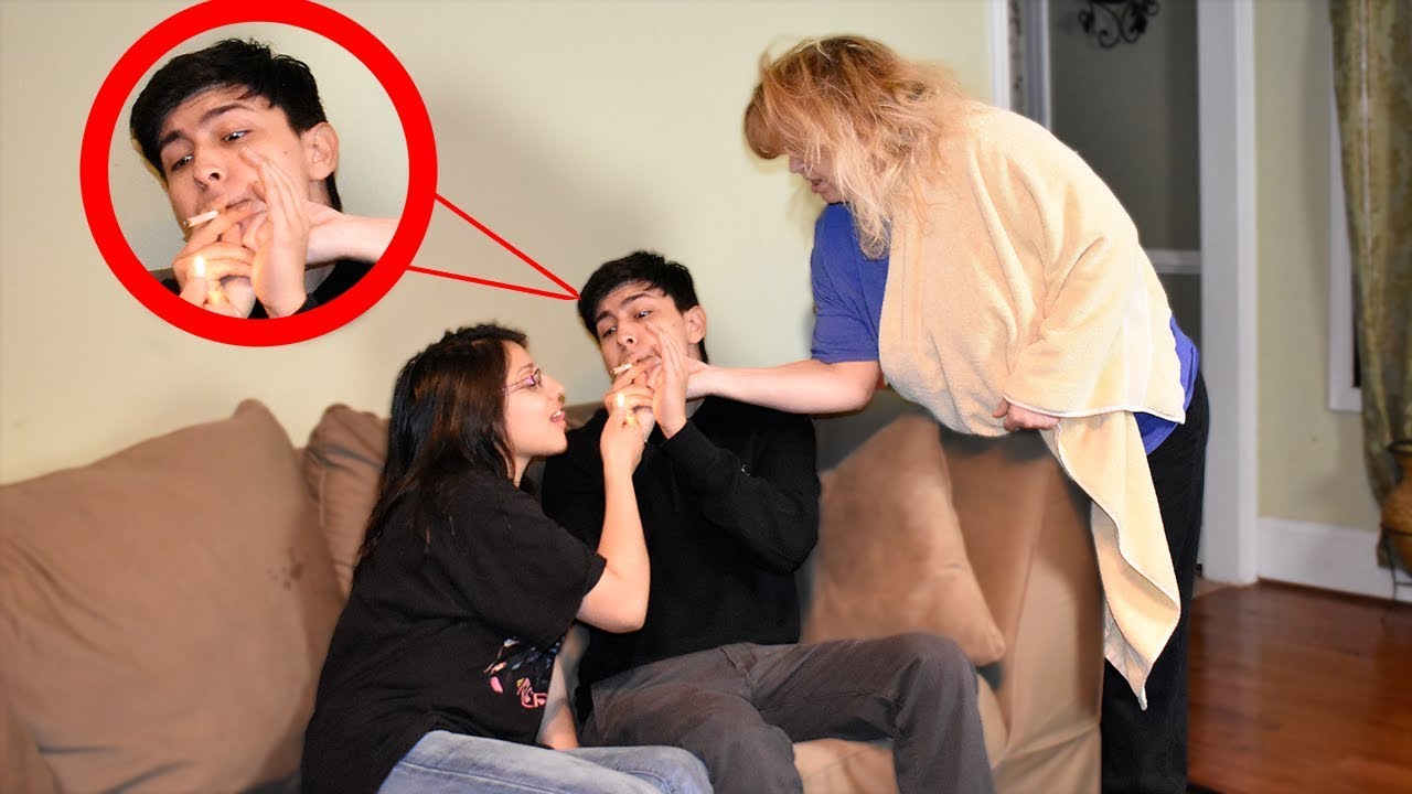 Розыгрыш над мамой с сигаретой в доме!!