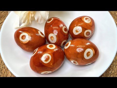 ТАК ЯЙЦА В ЛУКОВОЙ ШЕЛУХЕ ВЫ ЕЩЕ НЕ КРАСИЛИ! Как КРАСИВО покрасить ЯЙЦА на ПАСХУ без красителей