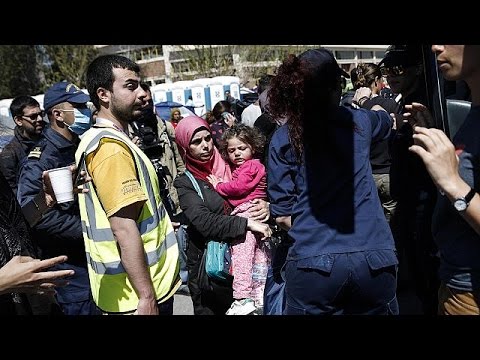 AB Anlaşması çerçevesinde Ilk Mülteci Grubu Türkiye'ye Doğru Yola çıkmaya Hazırlanıyor