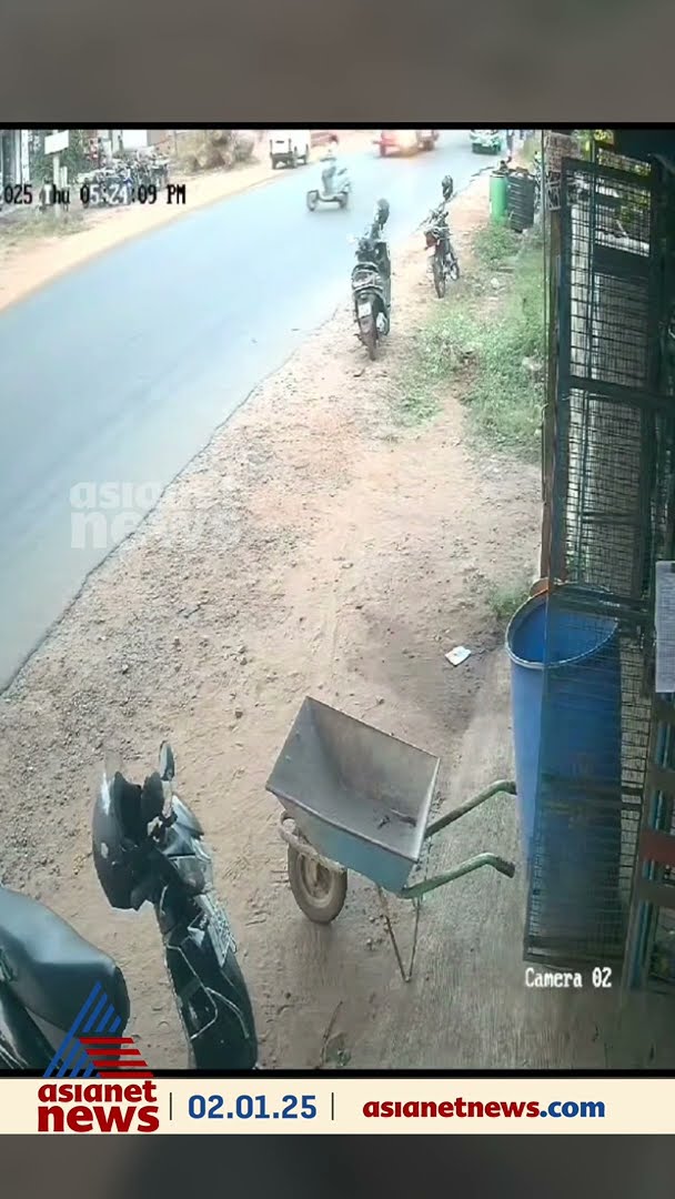 ഒറ്റപ്പാലം ഈസ്റ്റ് മനിശ്ശേരിയിൽ വാഹനാപകടം