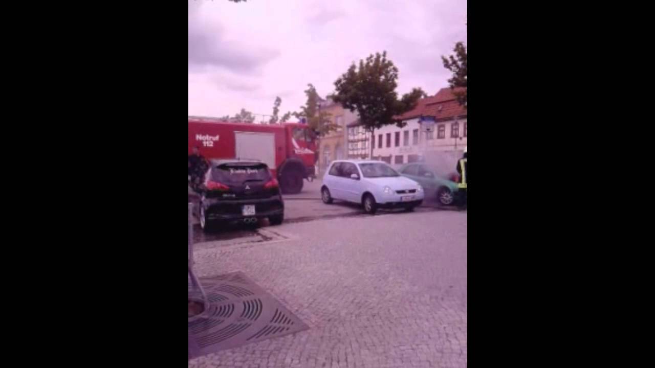 Autobrand auf dem Blobach in Mühlhausen(Thr.) vom 26.7.11.wmv