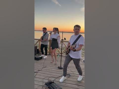 Это сестра Ромы Зверева - Билыка ? или просто такое сильное сходство ...