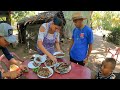 Disfrutando Unos Deliciosos Pescados Junto A Los Abuelitos De La Isla