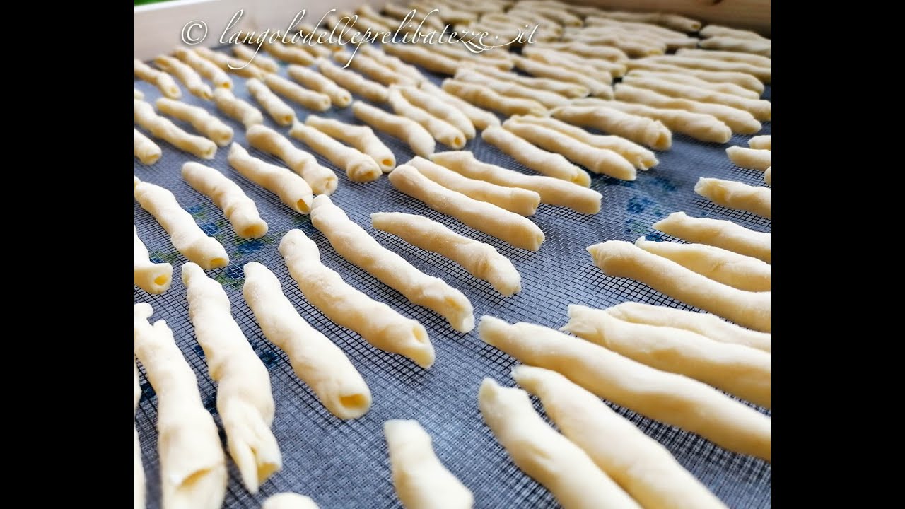 Maccheroni Al Ferretto Ricetta Per Fare In Casa Ottimi Maccheroni Di Pasta Fresca Belli Corposi Youtube