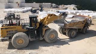 Komatsu WA900 & WA800 | Giant Wheel Loaders Handling Marble