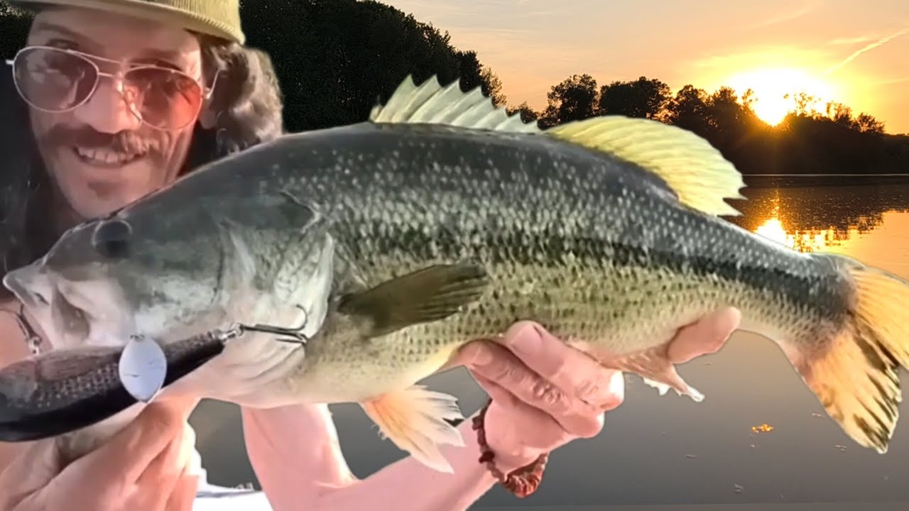 My new handmade lure is continually getting crushed by big fish…!!!