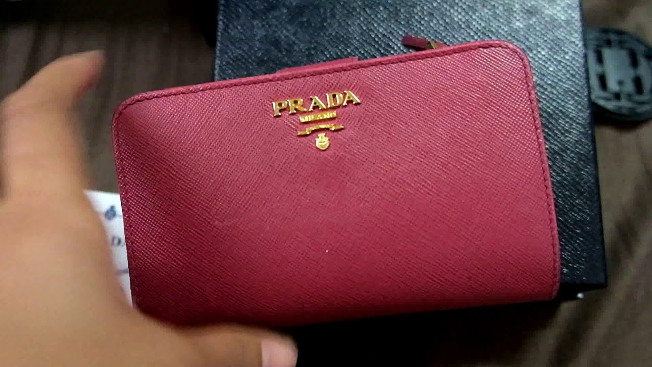 prada saffiano bifold wallet