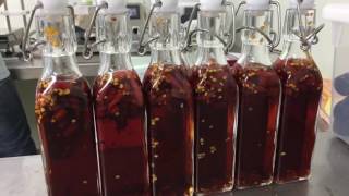 唐辛子漬けブリック瀬戸内コラトゥーラ　最高万能調味料 こだわりスープが簡単にこれ一本で一品増えるおすすめ調味料とは、人気の調味料「瀬戸内コラトゥーラ」 おすすめ　だしには最高