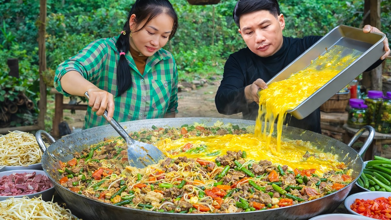 How to Make Super Crispy Fried Eggs & Unique Beef Noodle Salad You Must Try!