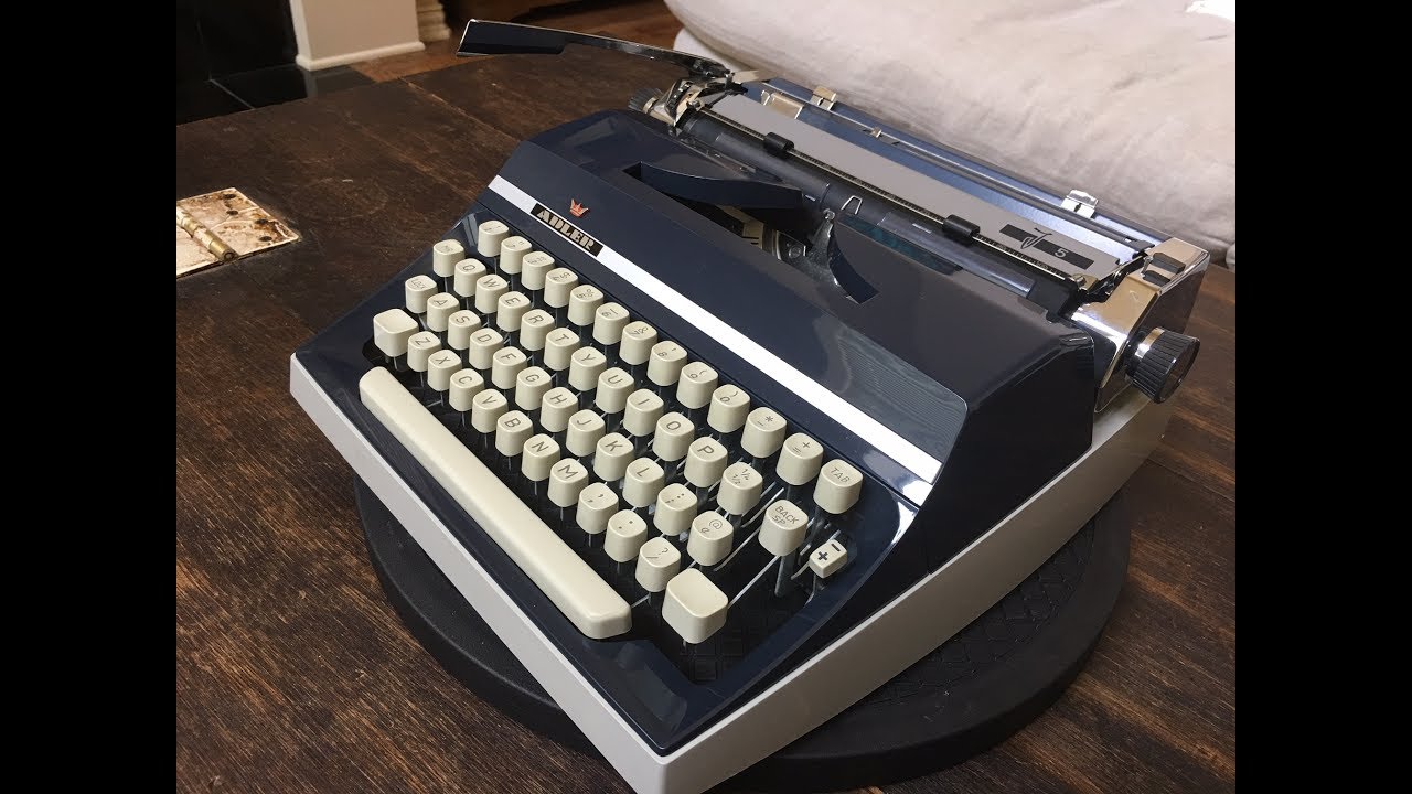 TypewriterMinutes - Typewriter Review: 1975 Adler J5 - YouTube