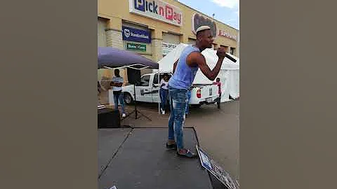 Limpopo Boy Bujwa showing off his some few new moves @mall Lebo