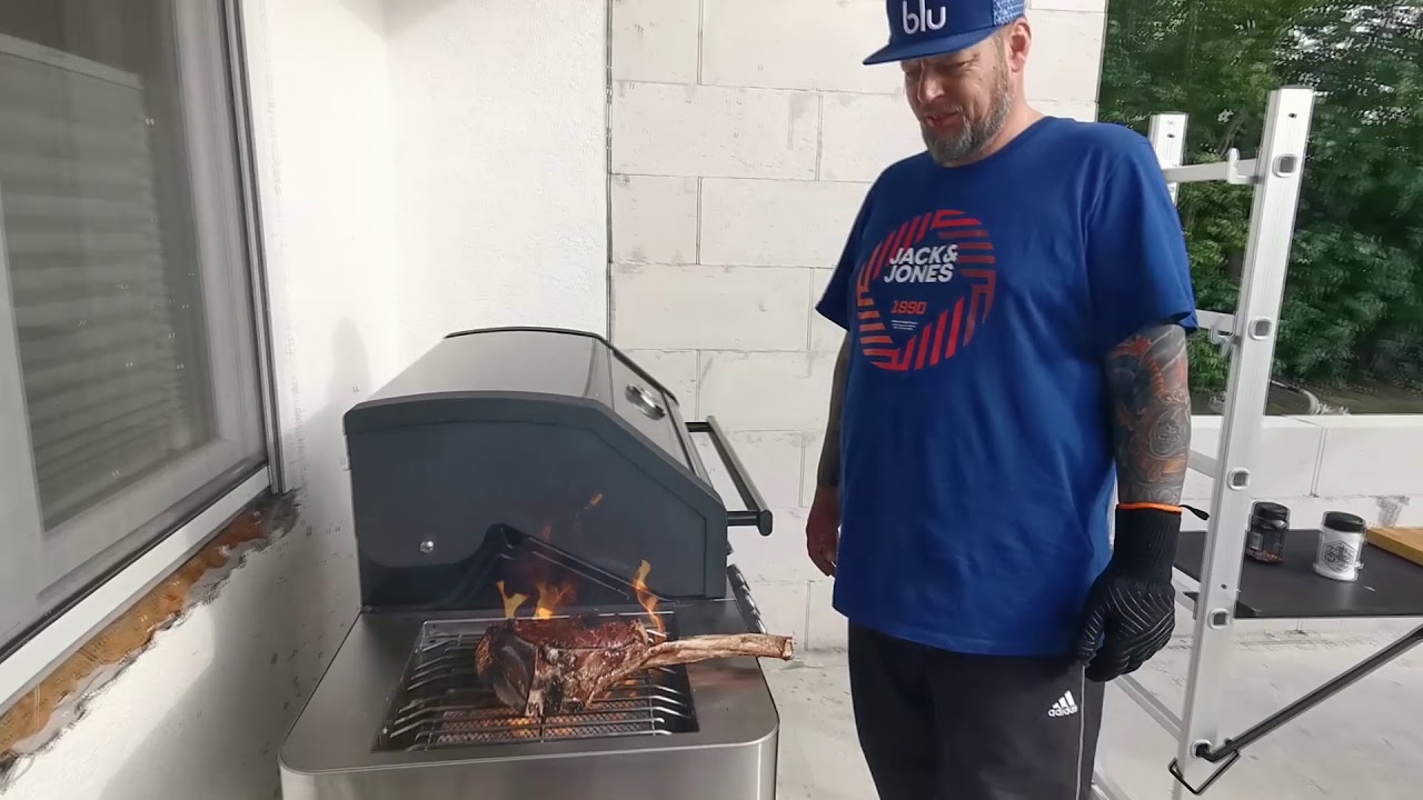 Tomahawk Steak vom Gasgrill - YouTube