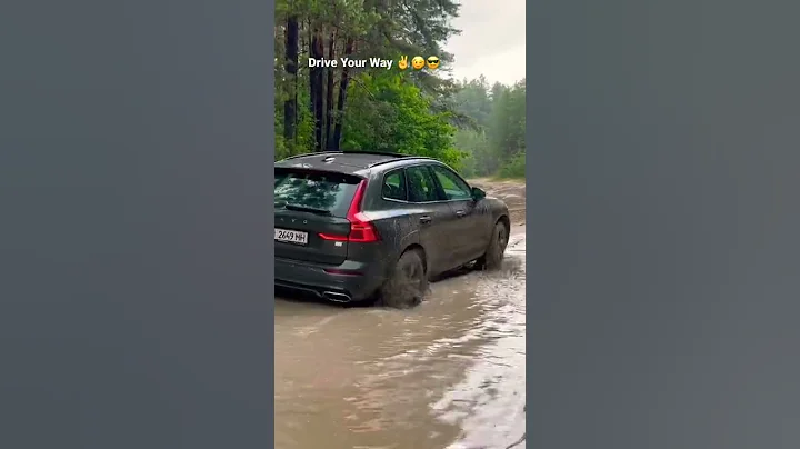 Volvo XC60 stuck in the mud, or maybe not!? - DayDayNews