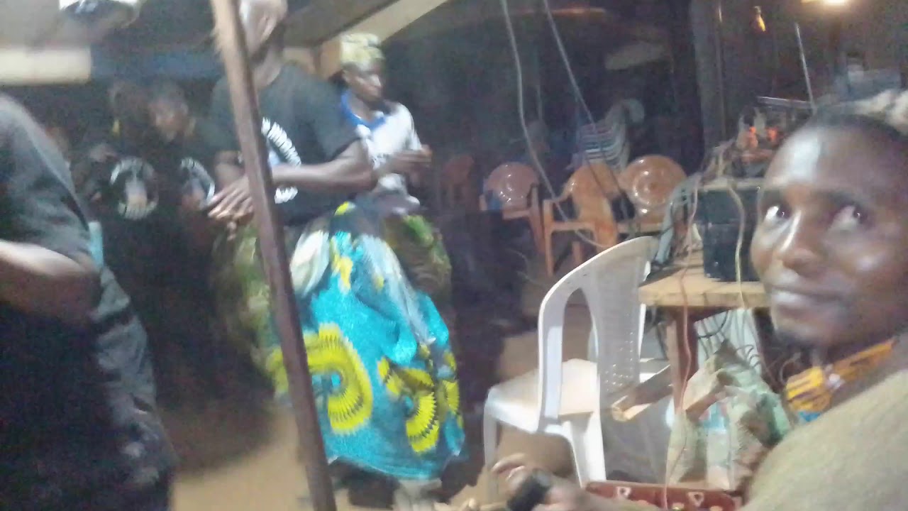 danse Koula chez les BAZOU