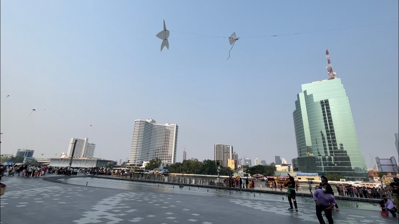 การแข่งขันว่าวคว้า ศึกชิงเจ้าเวหา จุฬา vs ปักเป้า จุฬาเป็นฝรมือการคว้าของอาจารย์เตี้ยแห่งแม่กลองครับ