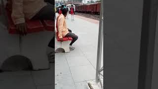 12557 saptkranti superfast express arrive Bapudham Motihari