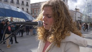 Sarah Johansen: "Believe" - Busking in Madrid