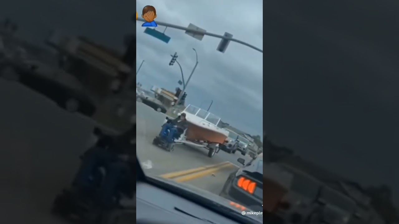 MAN PULLS BOAT WITH ELECTRIC ♿ WHEELCHAIR 🥴😟😮 YouTube