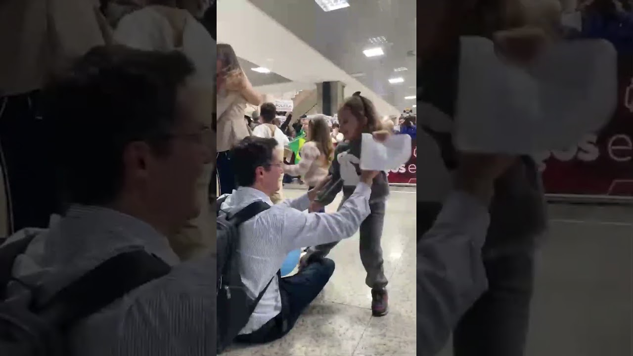 Dallagnol é recebido pela família e por apoiadores no aeroporto #SHORTS