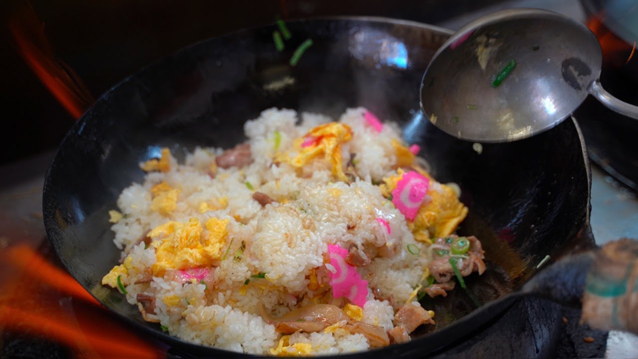 町中華のデカ盛り炒飯 ラーメンYA - Giant Fried Rice - Old Style Ramen Restaurant - Japanese Street Food 大盛りチャーハン