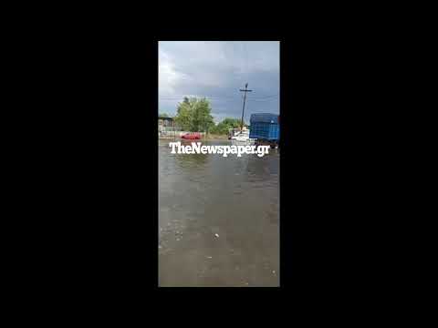 Απίστευτες εικόνες με πλημμυρισμένους δρόμους στον Βόλο