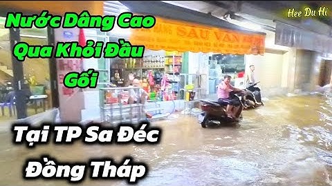 Nước dâng cao qua khỏi đầu gối tại TP Sa Đéc tỉnh Đồng Tháp nhiều xe tắt máy