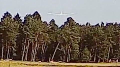 Landing a 5m RC plane with altitude meter at the IFM site in Munich