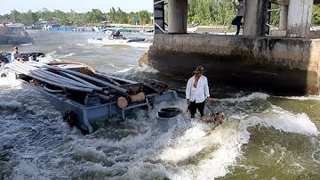 ĐI qua Cống Này Ai Cũng Sợ Thót Tim ( kỹ thuật lái tàu qua Cống 10 cửa)| Dung Ròm