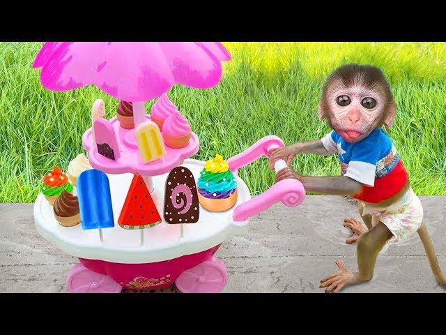 Baby Monkey Chu Chu sells ice cream and plays with ducklings in garden class=