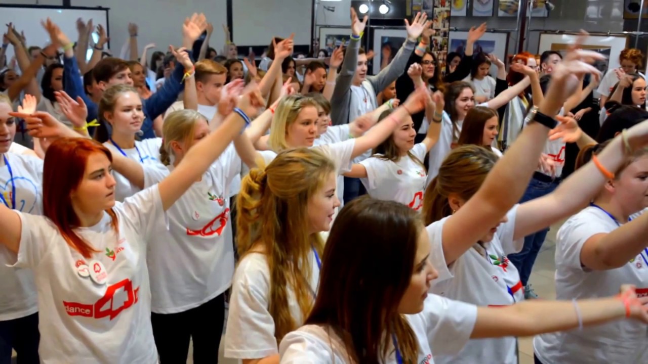 Dance 4 life. Таницмради жизни. Танцевальный флешмоб Метрополис. Батл танцуй ради жизни 2011.