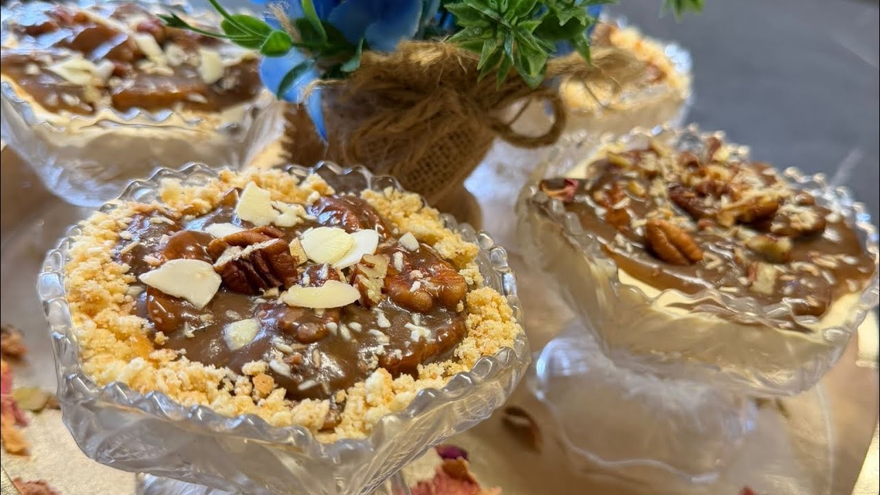 شيز كيك  المكسرات (جوز البقان) فأكواب فردية فيرين البنة خيالية اكدولي على تكرميل cheesecake pecan