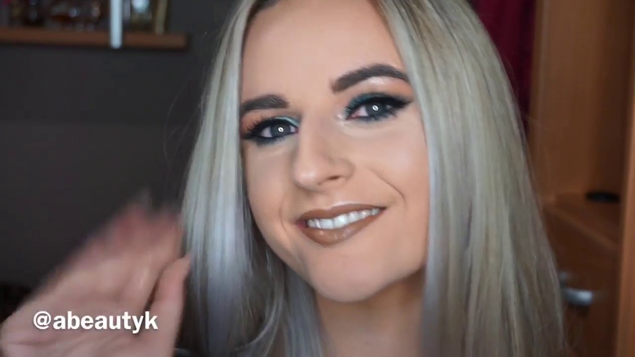 KYLIE JENNER BLUE HONEY PALETTE💙