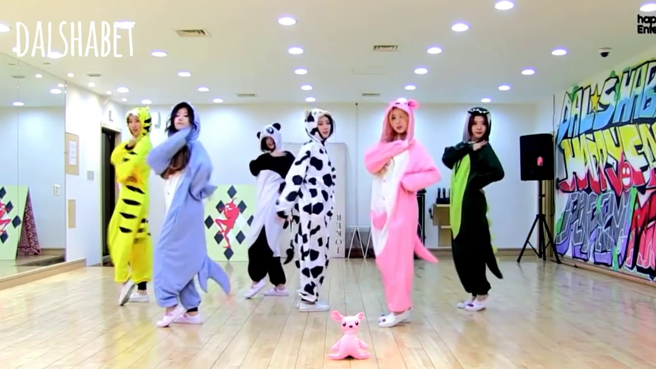 Kpop groups dancing in onesie (girl group) YouTube
