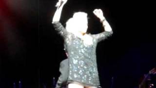 Kerry Ellis sings Somebody to love at LG Arena Birmingham 3/12/2009