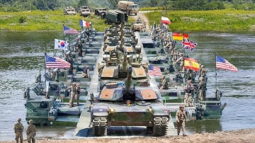 NATO Building Giant Floating Bridge in Under 5 Minutes to Move Tanks Across River