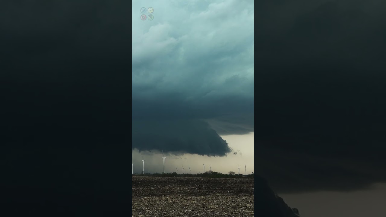 Supercell Extreme Winds and flying debris with severe storms in Iowa! May 7th 2023