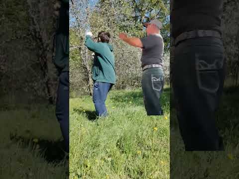 В деревне с дедом. Так же мы каждое утро. Подписывайся! 🤣 #шортс #юмор