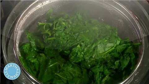 Blanching and Draining Spinach - Martha Stewart's Cooking School - Martha Stewart - DayDayNews