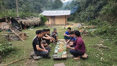 Bà cụ 70 tuổi sinh tồn trong rừng bữa cơm chiều tổng kết làm nhà bên suối. Nguyễn Tất Thắng