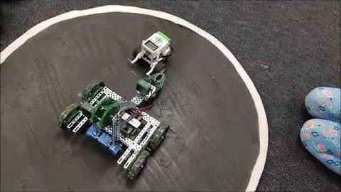 "SUMO BOT BATTLE LEGO MINSTORMS EV3 VERSUS THE VEX CLAWBOT!!!!! "