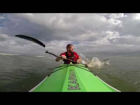 Video: Bekijk Deze Beelden Van Kayakers Die ONDERWATER Surfen